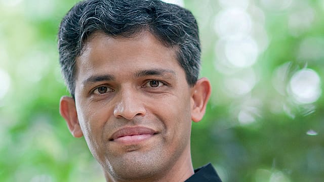 Thinking big with a tiny screen Thinking big with a tiny screen