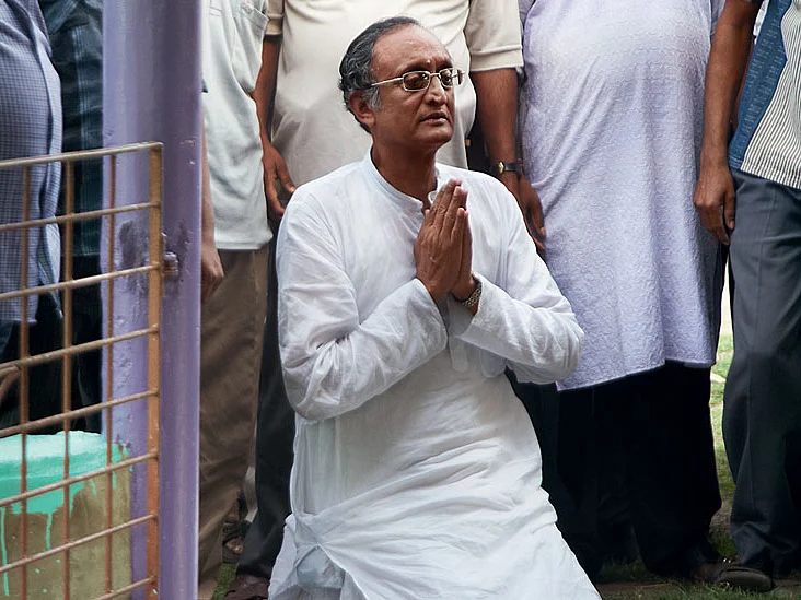 ON HIS KNEE: Amit Mitra at a temple in the Khardah assembly constituency.