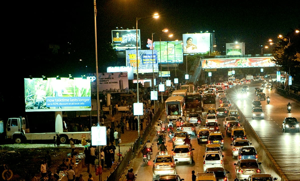 Ads: Digital to grow, but print isn’t dead yet