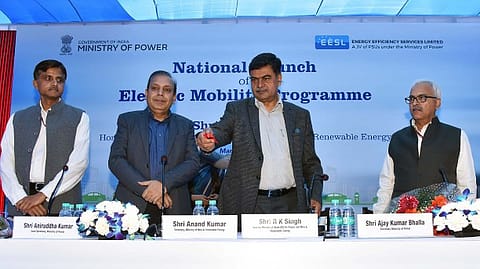 R K Singh, Minister of State (I/C) for Power and New & Renewable Energy and other officials at the launch of the National e-Mobility Programme. Photo by Press Information Bureau
