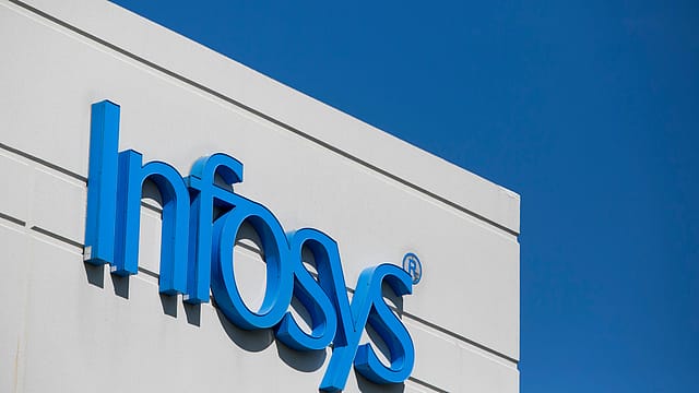 Whistle-blowers’complaint wipes ₹52,996 cr off Infosys’ m-cap Whistle-blowers’complaint wipes ₹52,996 cr off Infosys’ m-cap