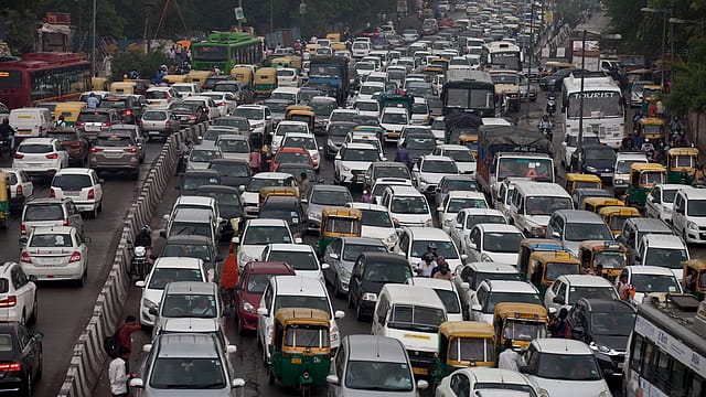 Passenger vehicle sales fall 5.6% in September: SIAM Passenger vehicle sales fall 5.6% in September: SIAM