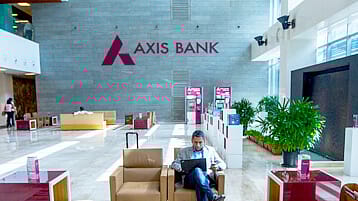 Axis Bank board ropes in Amitabh Chaudhry Axis Bank board ropes in Amitabh Chaudhry