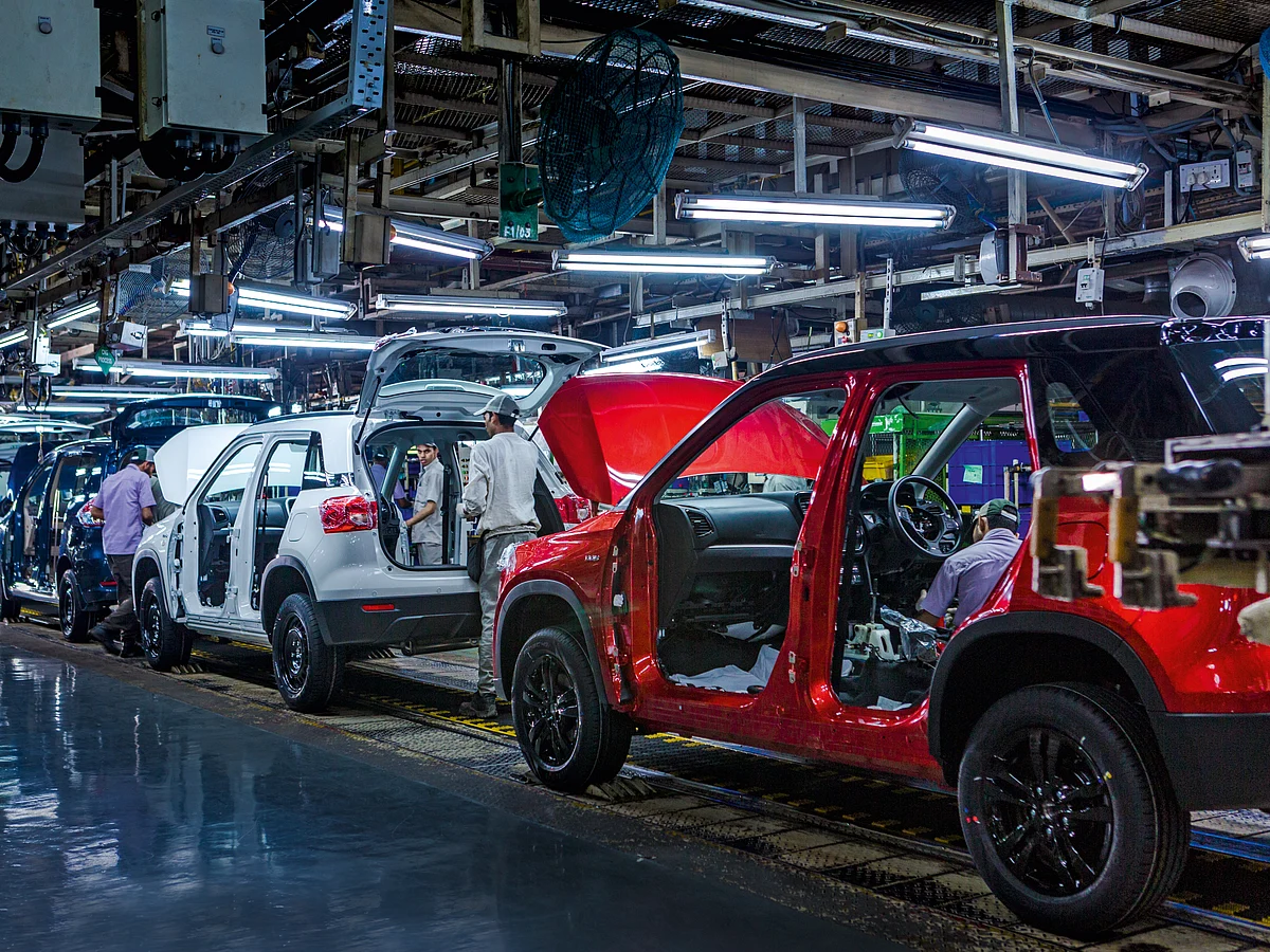 MPC's decision to keep the repo rate unchanged at 6.5% would badly impact retail sales of entry-level vehicles as these buyers are price sensitive, says FADA.