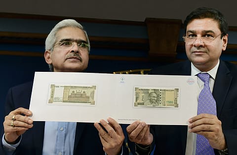Revenue Secretary Shaktikanta Das and Governor of the Reserve Bank of India Urjit Patel hold up a sample of the new Rs.500 note at a press conference in NewDelhi.