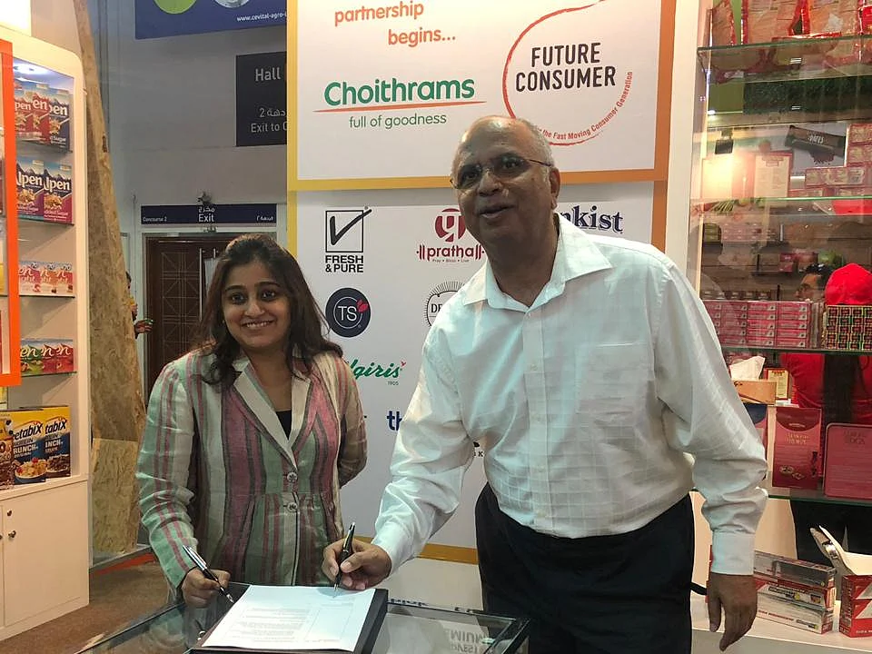 Ashni Biyani, Managing Director, Future Consumer Limited signing the MOU with L.T. Pagarani, Chairman, Choithrams