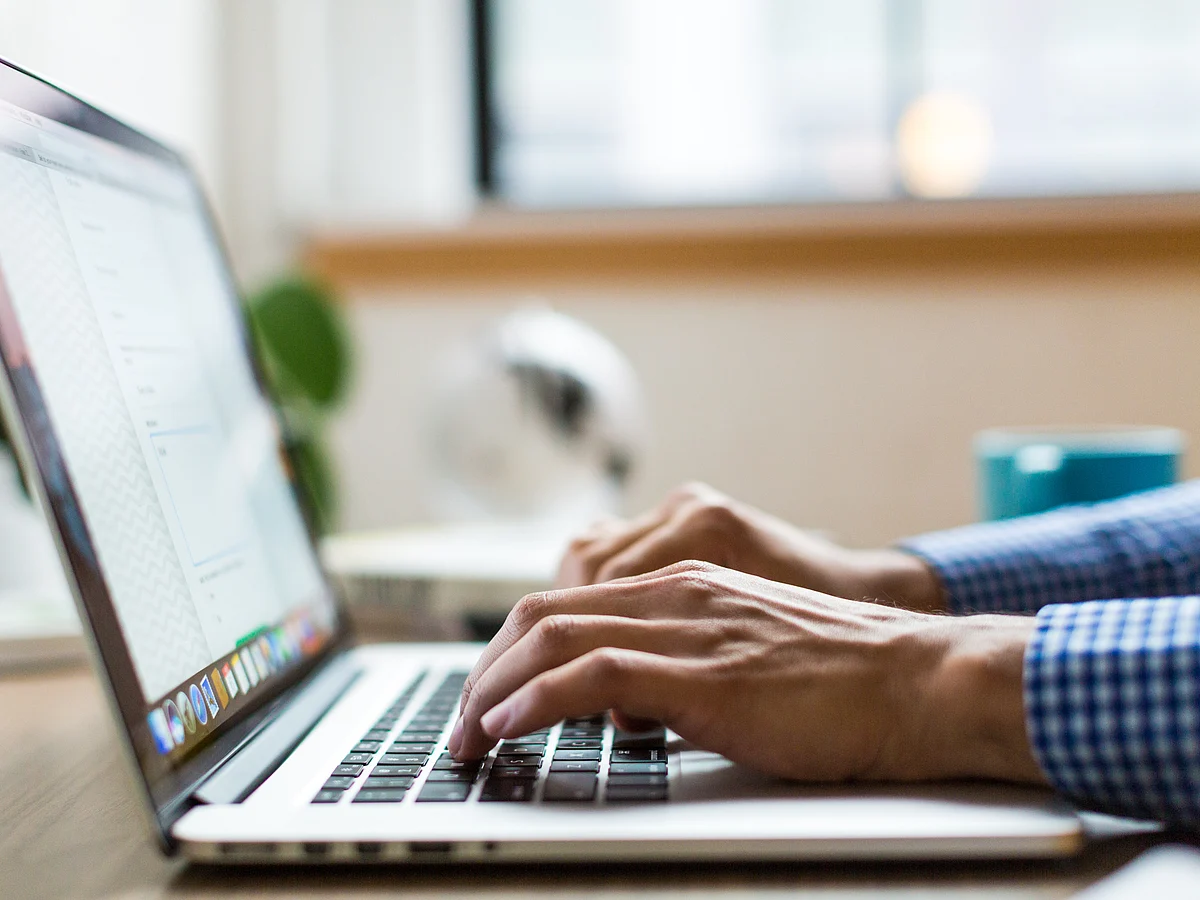 <a href="https://www.pexels.com/@burst?utm_content=attributionCopyText&amp;utm_medium=referral&amp;utm_source=pexels">Burst </a>from <a href="https://www.pexels.com/photo/person-using-macbook-374720/?utm_content=attributionCopyText&amp;utm_medium=referral&amp;utm_source=pexels">Pexels</a>