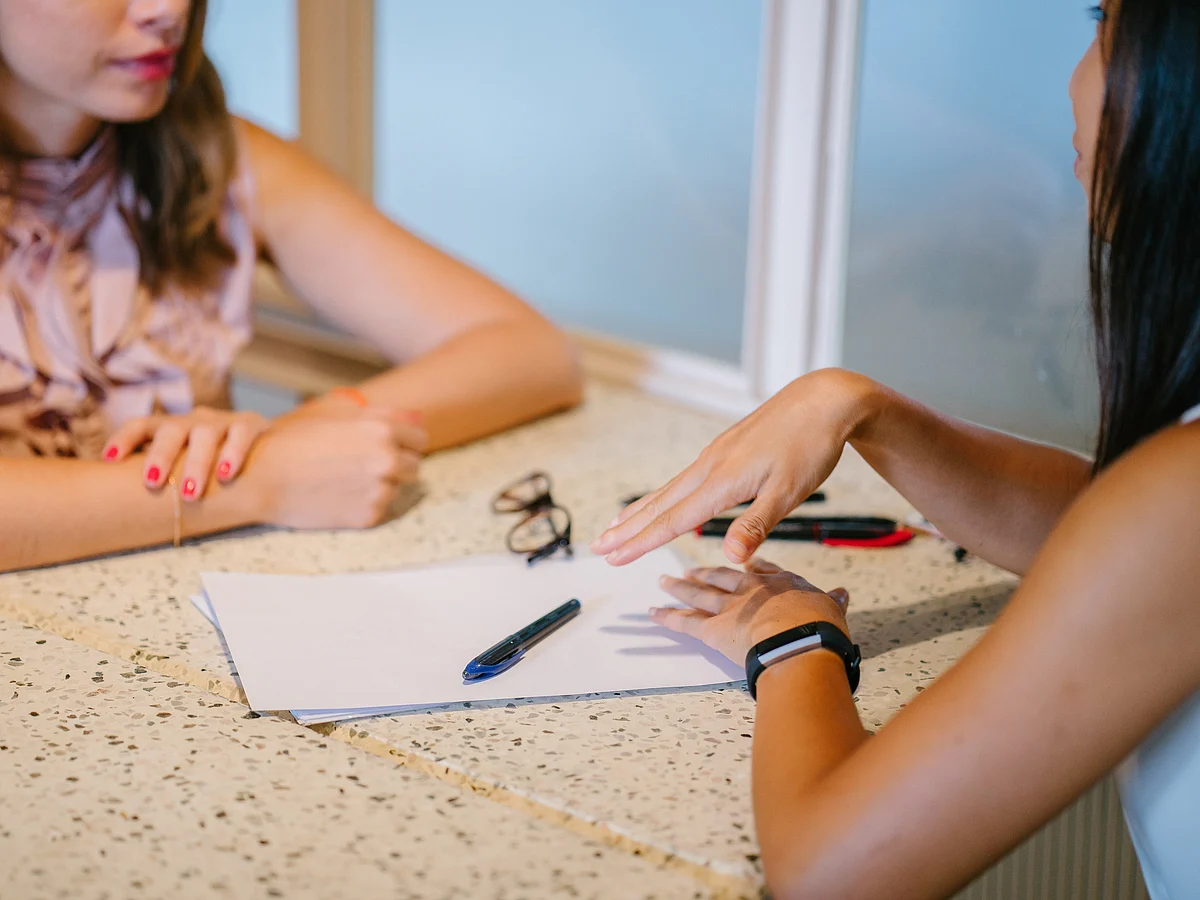 <a href="https://www.pexels.com/@mentatdgt-330508?utm_content=attributionCopyText&amp;utm_medium=referral&amp;utm_source=pexels">mentatdgt </a>from <a href="https://www.pexels.com/photo/two-woman-chatting-1311518/?utm_content=attributionCopyText&amp;utm_medium=referral&amp;utm_source=pexels">Pexels</a>
