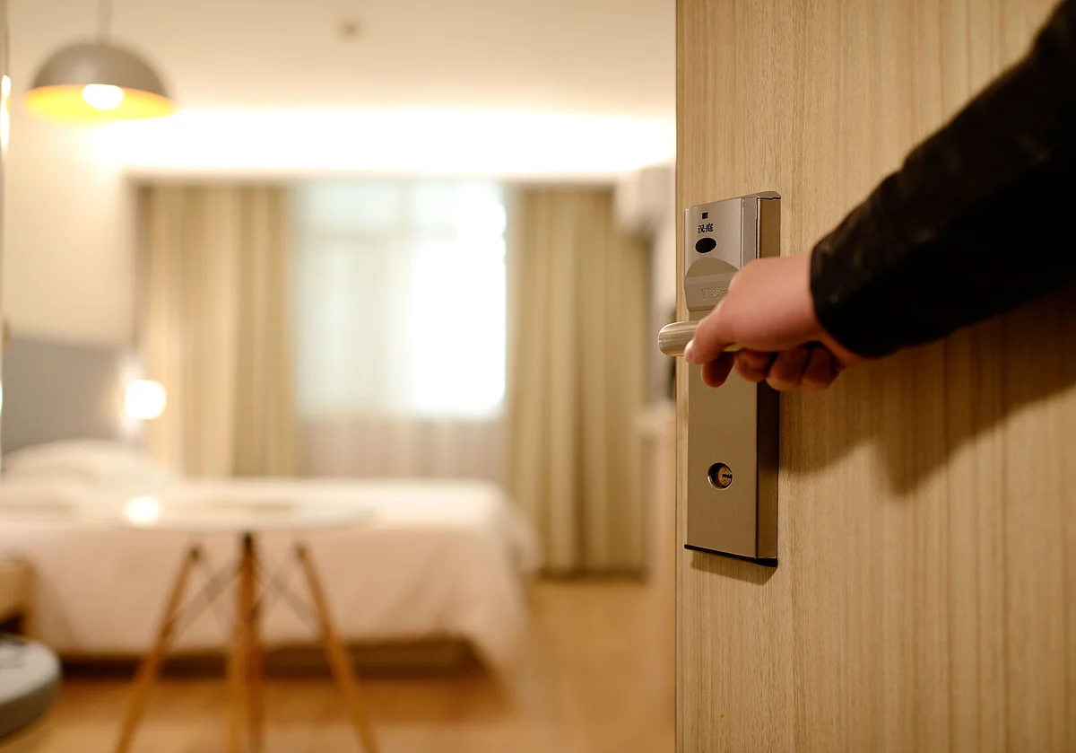 <a href="https://www.pexels.com/@pixabay?utm_content=attributionCopyText&amp;utm_medium=referral&amp;utm_source=pexels">Pixabay </a>from <a href="https://www.pexels.com/photo/bedroom-door-entrance-guest-room-271639/?utm_content=attributionCopyText&amp;utm_medium=referral&amp;utm_source=pexels">Pexels</a>