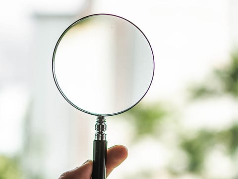 <a href="https://www.pexels.com/@fotografierende?utm_content=attributionCopyText&utm_medium=referral&utm_source=pexels">fotografierende</a> from <a href="https://www.pexels.com/photo/tilt-shift-lens-photography-of-person-holding-magnifying-glass-1192333/?utm_content=attributionCopyText&utm_medium=referral&utm_source=pexels">Pexels</a>