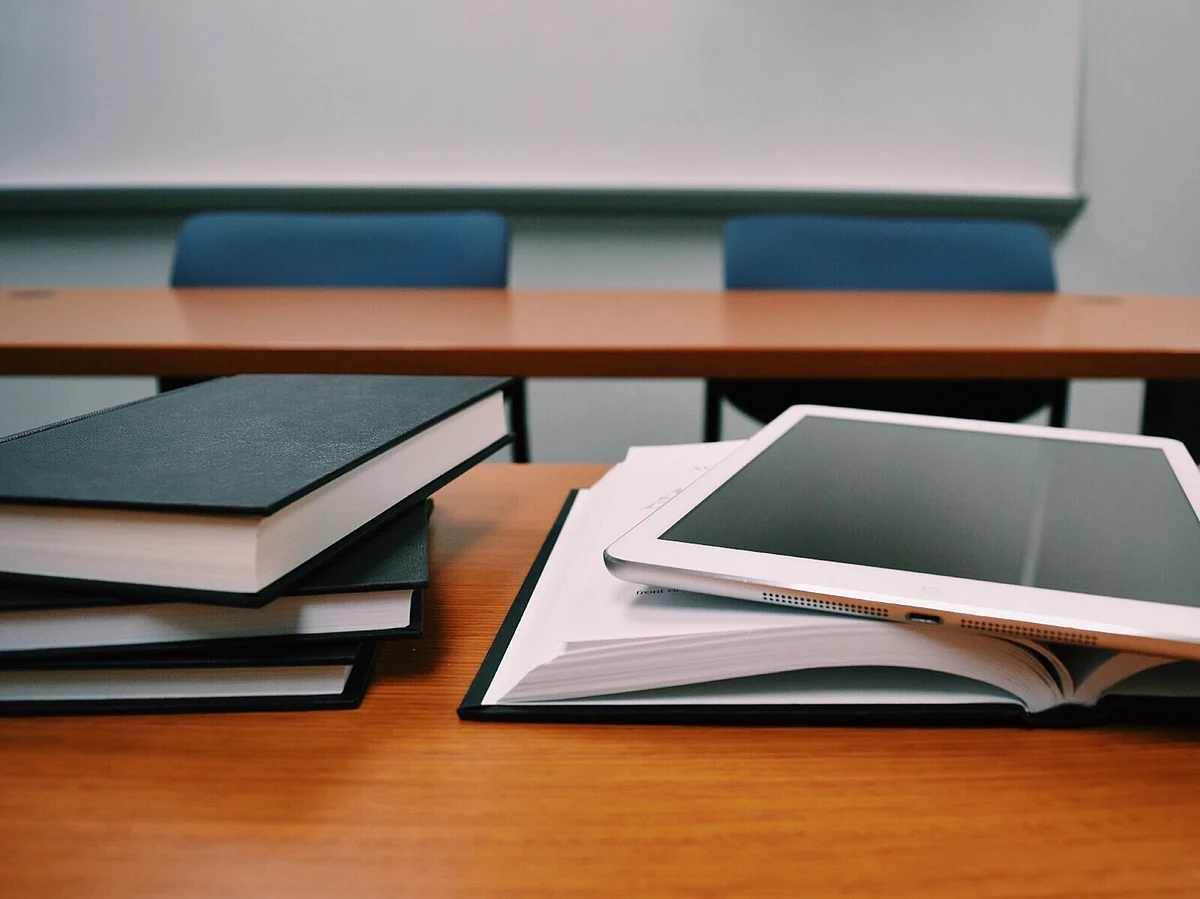 <a href="https://www.pexels.com/@pixabay?utm_content=attributionCopyText&amp;utm_medium=referral&amp;utm_source=pexels">Pixabay</a> from <a href="https://www.pexels.com/photo/books-classroom-close-up-college-289737/?utm_content=attributionCopyText&amp;utm_medium=referral&amp;utm_source=pexels">Pexels</a>