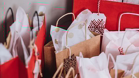 <a href="https://www.pexels.com/@freestocks?utm_content=attributionCopyText&utm_medium=referral&utm_source=pexels">freestocks.org</a> from <a href="https://www.pexels.com/photo/paper-bags-near-wall-749353/?utm_content=attributionCopyText&utm_medium=referral&utm_source=pexels">Pexels</a>