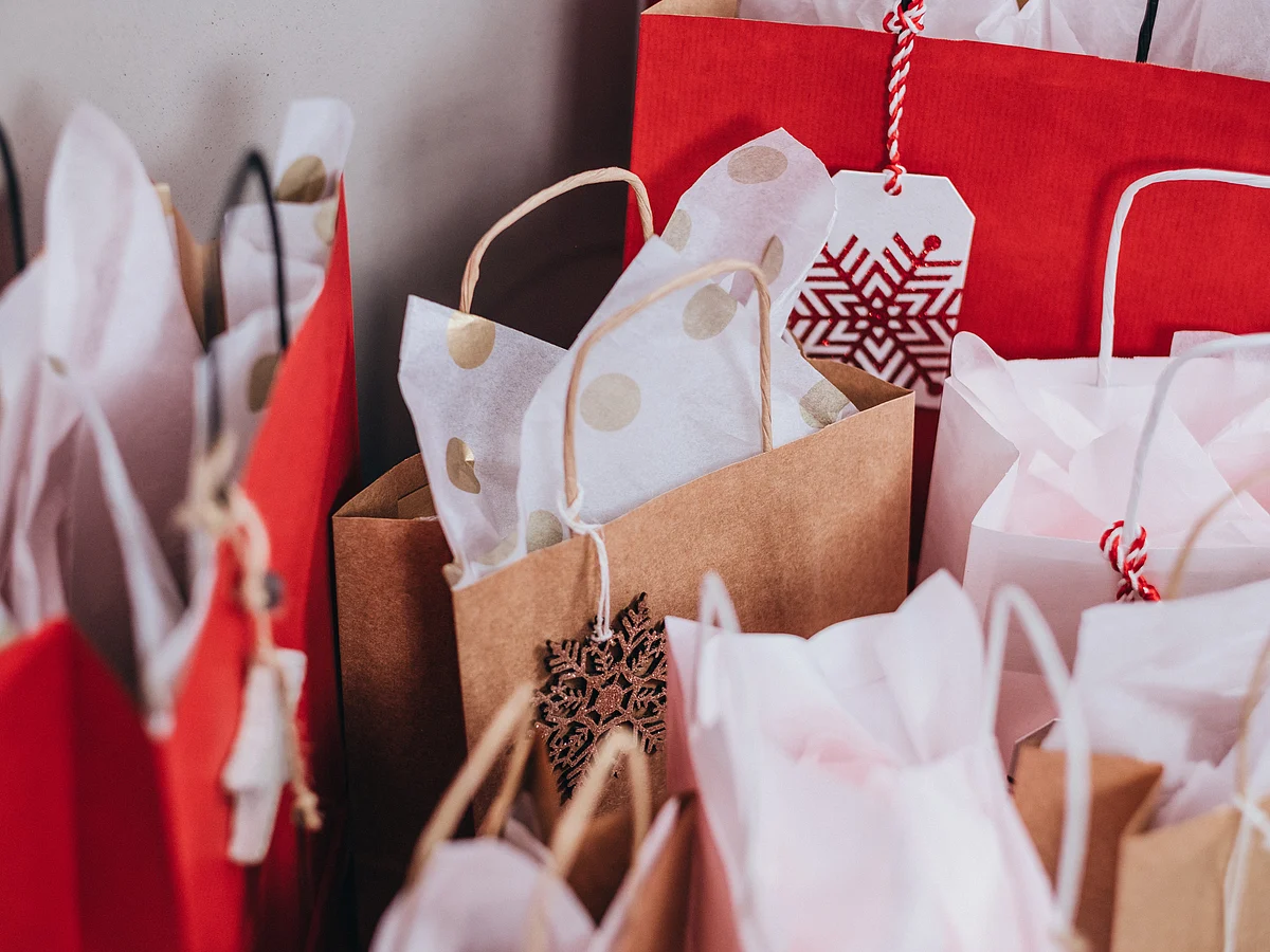 <a href="https://www.pexels.com/@freestocks?utm_content=attributionCopyText&amp;utm_medium=referral&amp;utm_source=pexels">freestocks.org</a> from <a href="https://www.pexels.com/photo/paper-bags-near-wall-749353/?utm_content=attributionCopyText&amp;utm_medium=referral&amp;utm_source=pexels">Pexels</a>
