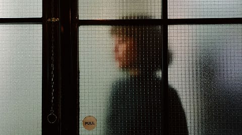 D<a href="https://www.pexels.com/@daria?utm_content=attributionCopyText&utm_medium=referral&utm_source=pexels">aria Shevtsova</a> from <a href="https://www.pexels.com/photo/black-metal-framed-glass-window-3535550/?utm_content=attributionCopyText&utm_medium=referral&utm_source=pexels">Pexels</a>