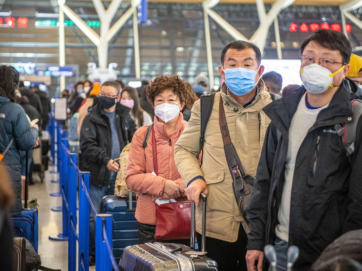 Shanghai, China, 28th Jan 2020, People standing in line at the airport wear medical masks to prevent contracting the Coronavirus.