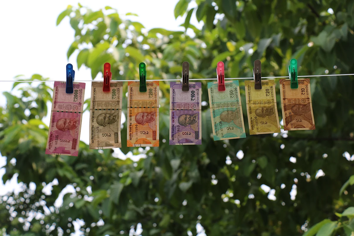 The cash management industry says banknotes are safe to use.