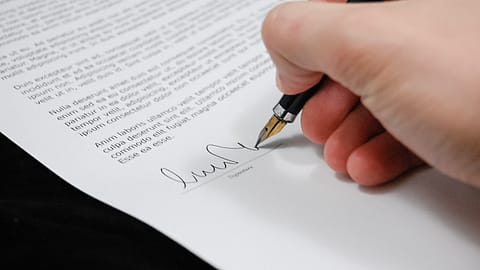 <a href="https://www.pexels.com/@pixabay?utm_content=attributionCopyText&utm_medium=referral&utm_source=pexels">Pixabay</a> from <a href="https://www.pexels.com/photo/sign-pen-business-document-48148/?utm_content=attributionCopyText&utm_medium=referral&utm_source=pexels">Pexels</a>