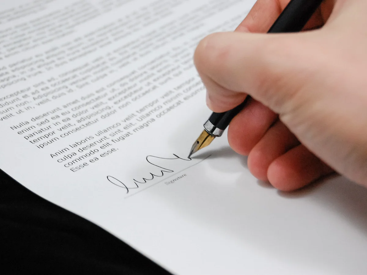 <a href="https://www.pexels.com/@pixabay?utm_content=attributionCopyText&amp;utm_medium=referral&amp;utm_source=pexels">Pixabay</a> from <a href="https://www.pexels.com/photo/sign-pen-business-document-48148/?utm_content=attributionCopyText&amp;utm_medium=referral&amp;utm_source=pexels">Pexels</a>