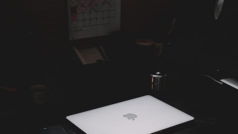 <a href="https://www.pexels.com/@junior-teixeira-1064069?utm_content=attributionCopyText&utm_medium=referral&utm_source=pexels">Junior Teixeira</a> from <a href="https://www.pexels.com/photo/silver-macbook-2047914/?utm_content=attributionCopyText&utm_medium=referral&utm_source=pexels">Pexels</a>