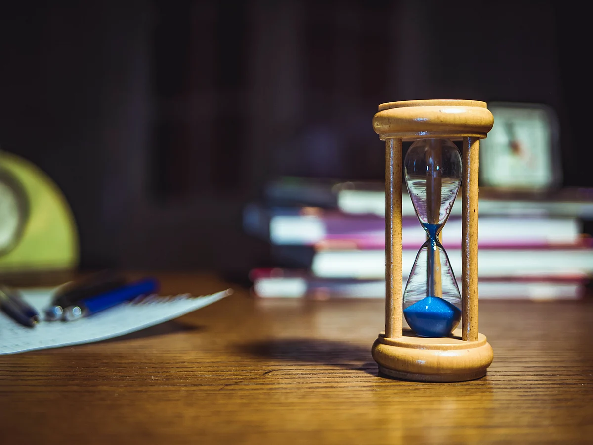<a href="https://www.pexels.com/@mike-468229?utm_content=attributionCopyText&amp;utm_medium=referral&amp;utm_source=pexels">Mike</a> from <a href="https://www.pexels.com/photo/hourglass-in-close-up-photography-1178683/?utm_content=attributionCopyText&amp;utm_medium=referral&amp;utm_source=pexels">Pexels</a>