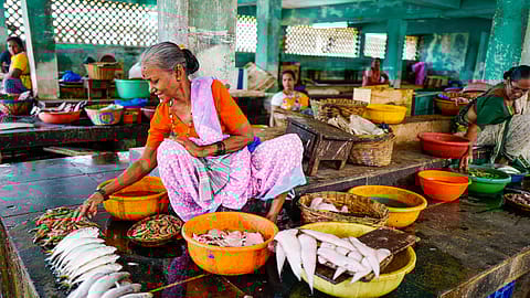 <a href="https://www.pexels.com/@ishay-botbol-541049?utm_content=attributionCopyText&utm_medium=referral&utm_source=pexels">Ishay Botbol</a> from <a href="https://www.pexels.com/photo/woman-sitting-near-fishes-and-basins-1304154/?utm_content=attributionCopyText&utm_medium=referral&utm_source=pexels">Pexels</a>