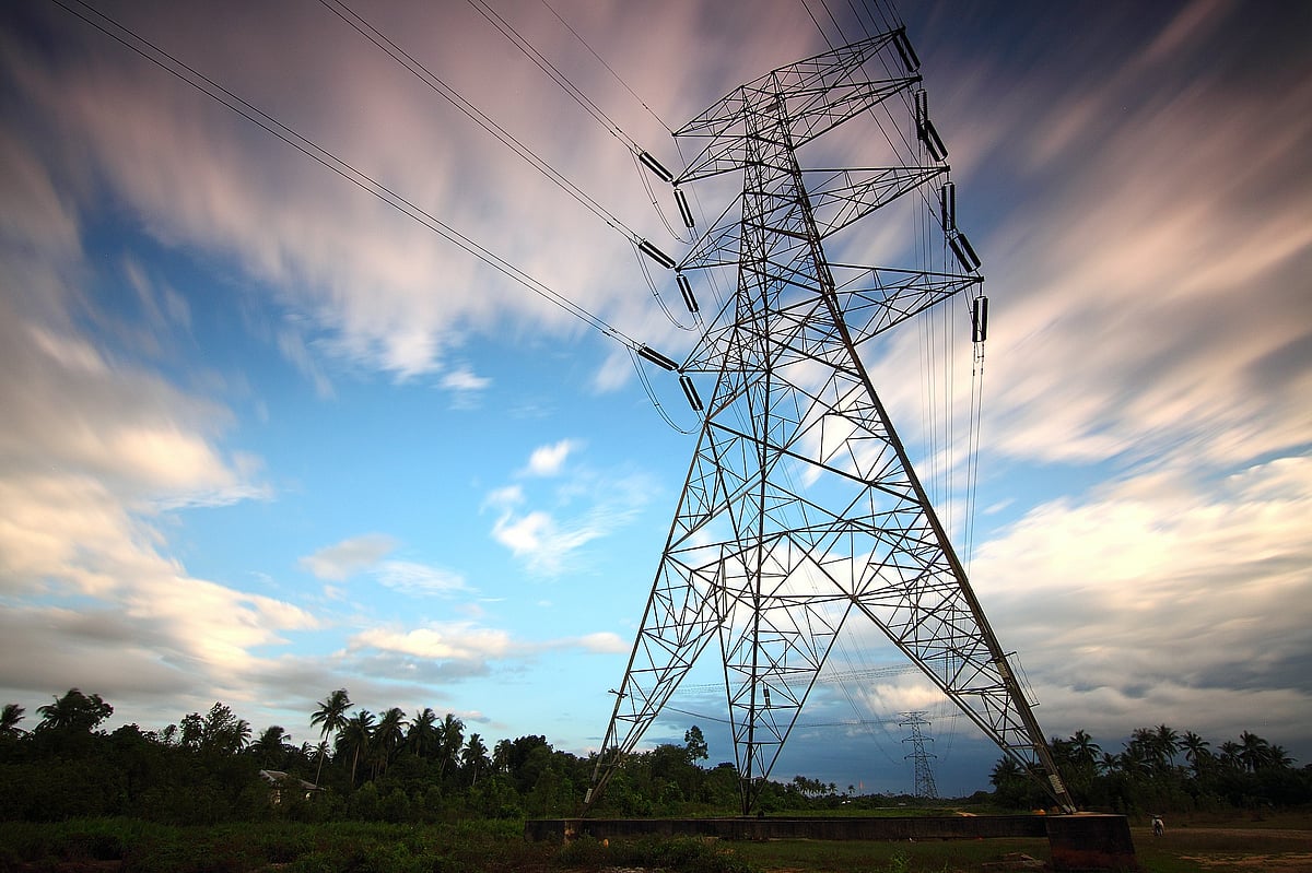 Achieving power for all with intercontinental power grids