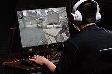 A monitor for play and work