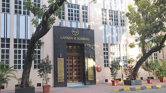 L&T Q1 net profit jumps 45% to ₹1,702 cr L&T Q1 net profit jumps 45% to ₹1,702 cr