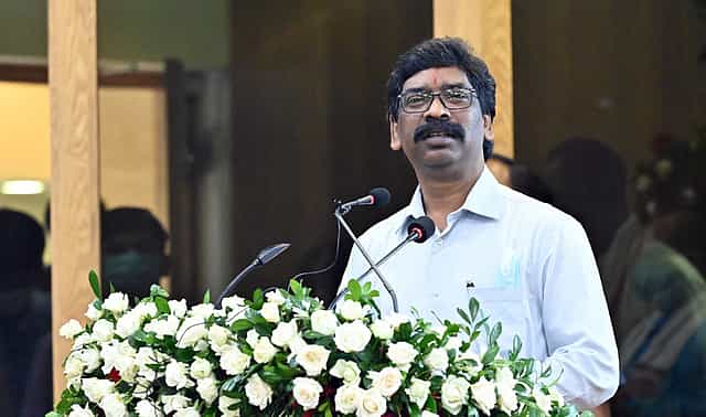 Hemant Soren unveils draft EV policy in Delhi