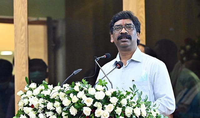 Hemant Soren unveils draft EV policy in Delhi