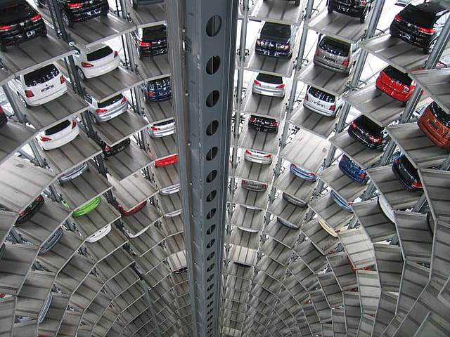 Carmakers spar over zero emissions deadline