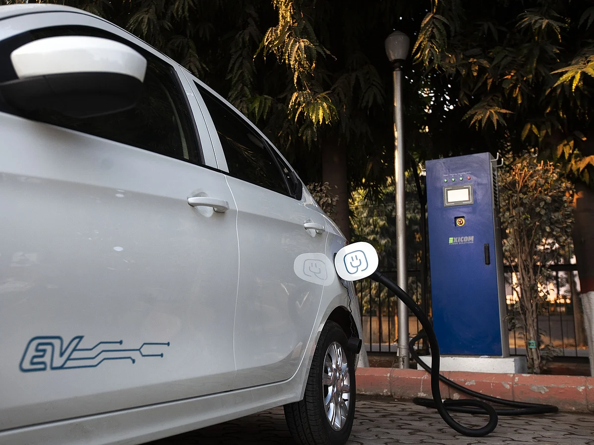 Small electric vehicles consumed 96.04 million units and heavy electric vehicles a total of 108.93 million units of power.