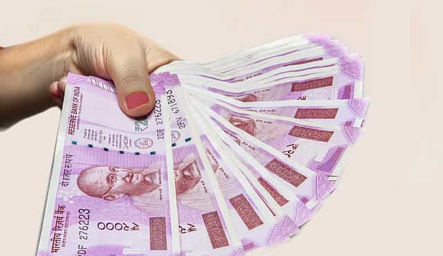 Zomato says 72% cash on delivery orders paid in ₹2,000 notes since Friday