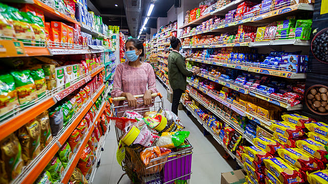Reliance forays into FMCG biz; launches 'Independence' brand in Gujarat Reliance forays into FMCG biz; launches 'Independence' brand in Gujarat