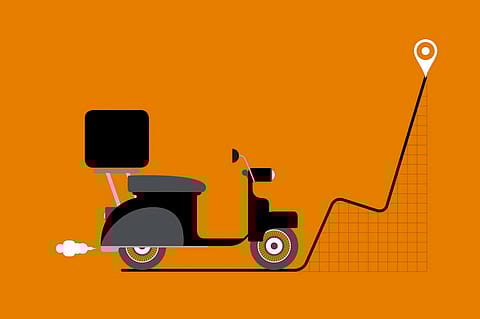 With the summer holiday season underway, students have turned to food delivery on trains for both convenience and variety.