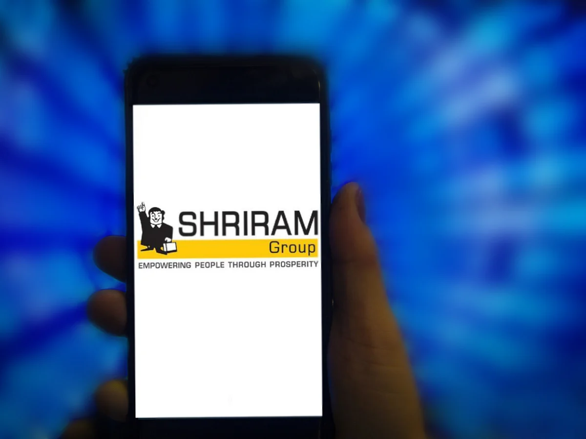 Shriram Finance share price gains 5.1% to ₹2,419 on the BSE