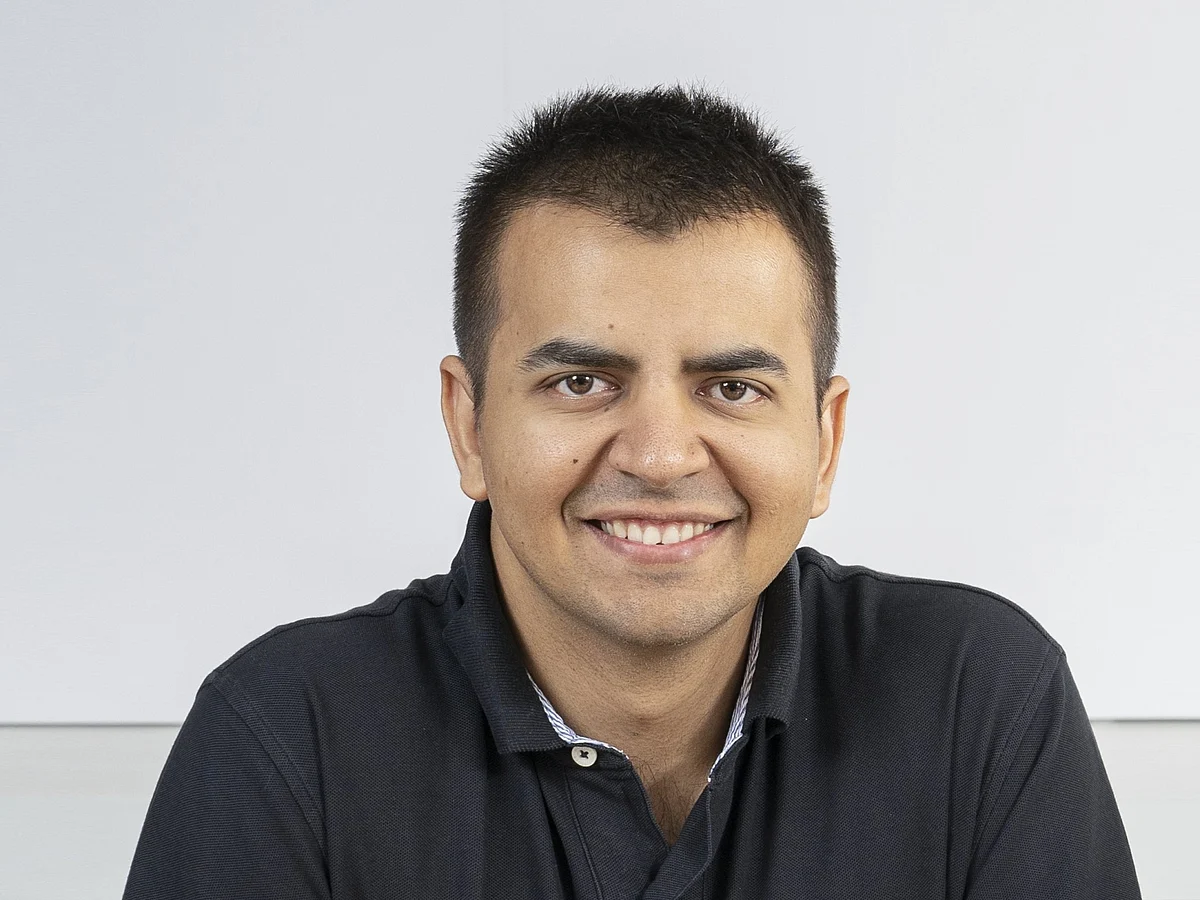 Ola Dash deploys a 'store to door' strategy, delivering items to consumers in 10 minutes.