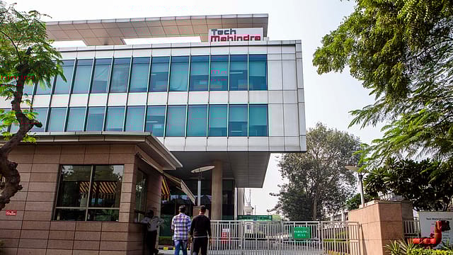 Tech Mahindra Q2 profit falls 4%; announces special dividend Tech Mahindra Q2 profit falls 4%; announces special dividend