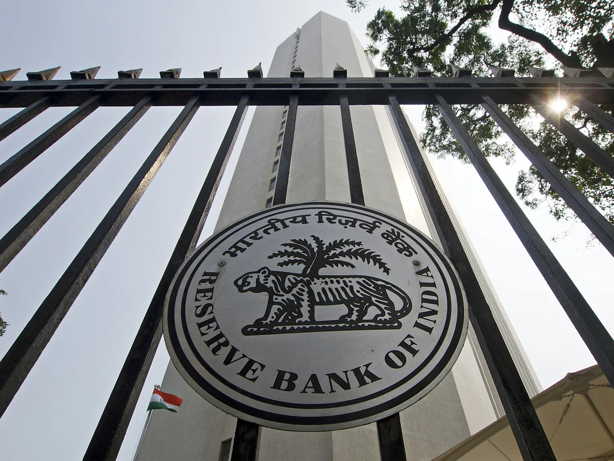 This is the tenth straight meeting where the key policy rates have been left unchanged.