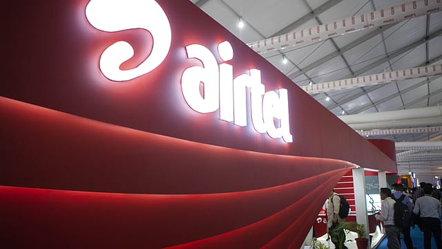 Bharti Airtel's Q3 net falls 3% to ₹830 crore Bharti Airtel's Q3 net falls 3% to ₹830 crore