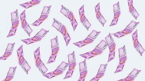 RBI urges people to deposit ₹2000 notes into their bank accounts or exchange them.