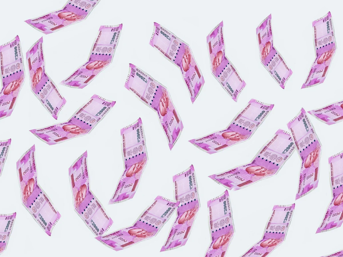 RBI urges people to deposit ₹2000 notes into their bank accounts or exchange them.