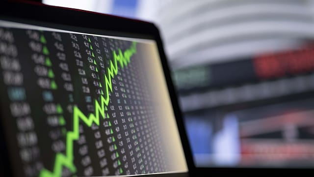 Manappuram Finance shares jump 14% as Bain Capital buys 18% stake for ₹4,385 crore Manappuram Finance shares jump 14% as Bain Capital buys 18% stake for ₹4,385 crore