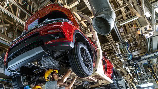 Domestic auto demand to offset weak exports: Report Domestic auto demand to offset weak exports: Report