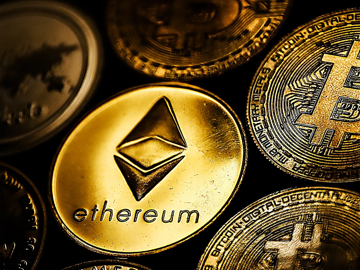 The total market cap of all cryptocurrencies dropped to less than $1 trillion mark, from around $2.3 trillion by end of December last year.