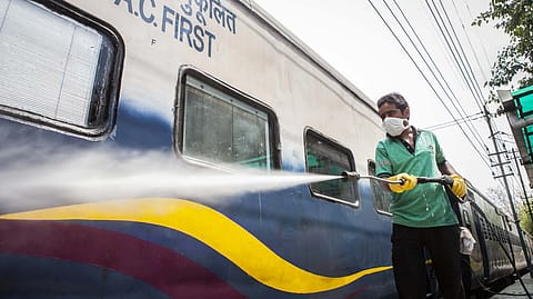 The work will be carried out in 2-3.5 years. Green building techniques will be used in redesigning the railway stations.