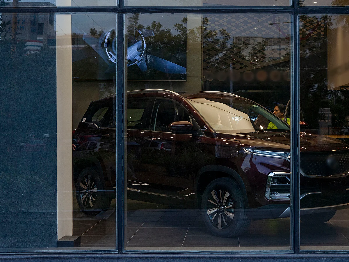 This is the first time when passenger vehicle retail sales have crossed the 4 million mark.