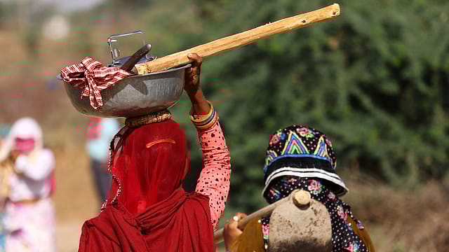 Govt raises minimum wage for workers in unorganised sector Govt raises minimum wage for workers in unorganised sector