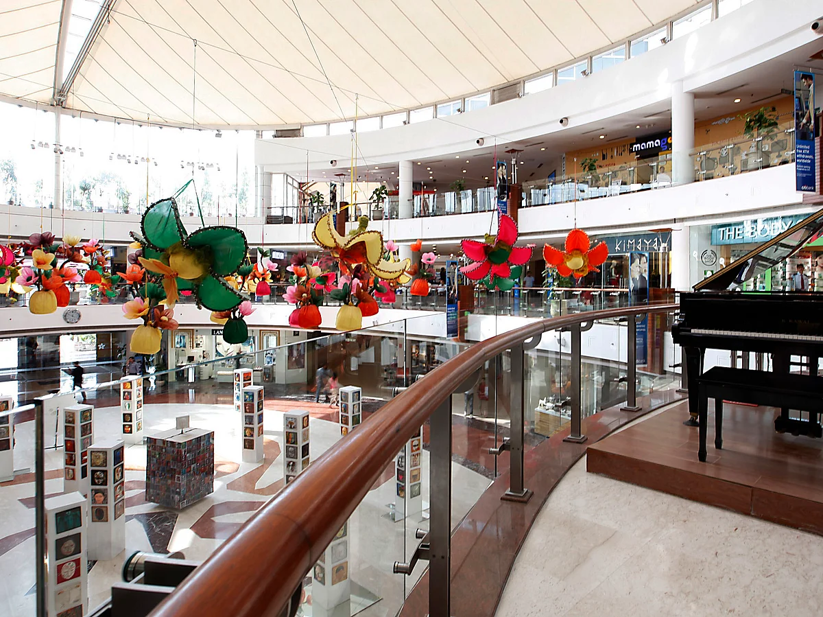 Domestic retailers maintained a dominant 86% share of leasing activity (1.93 MSF).