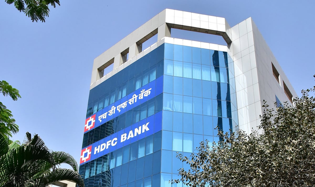 HDFC Bank shares slide 2.5% amid reports of internal probe into ₹45 crore payment to state transport firm